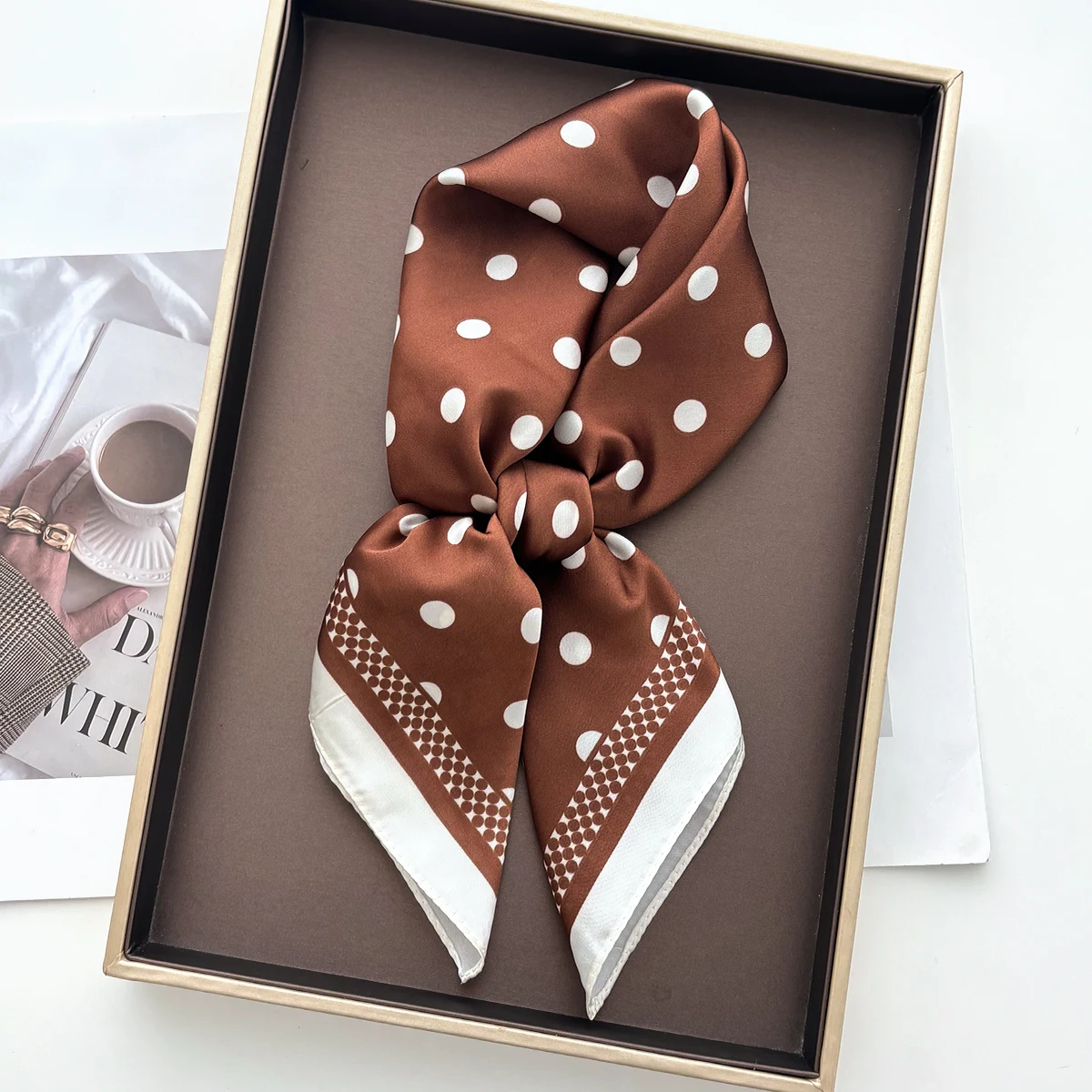 Silk Scarf Square - وشاح نسائي أنيق من الساتان الناعم