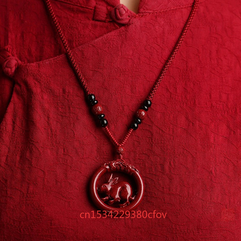قلادة بدلاية على الوجهين للأبر - مراجعة Women'S Red Accessories وسعره