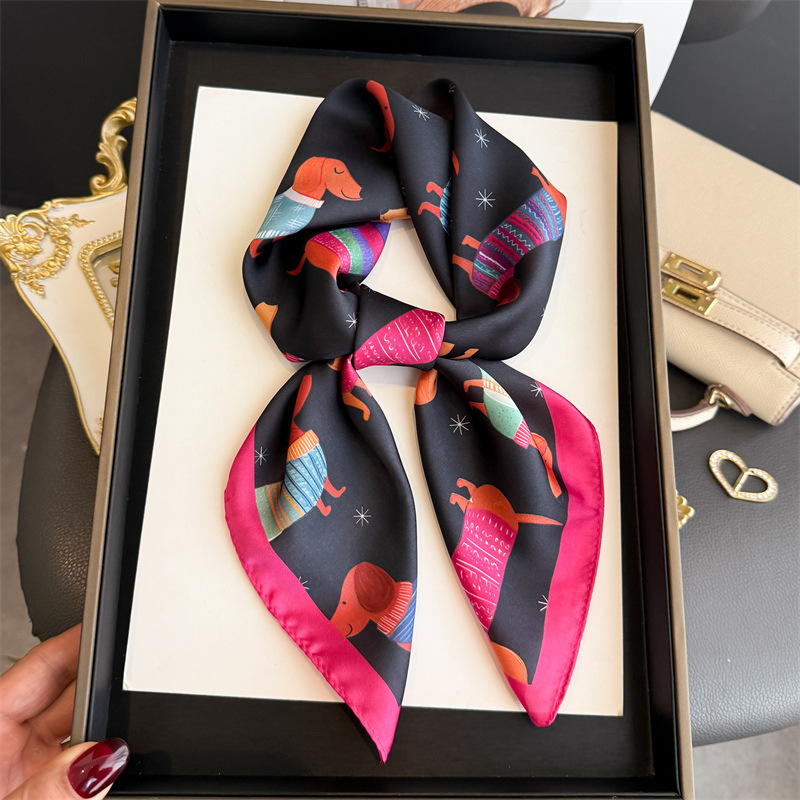 وشاح باندانا أنيق بطبعة كلب ال - مراجعة Silk Scarf Square وسعره