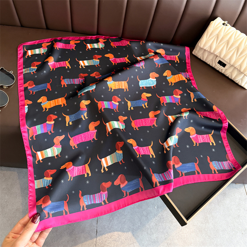 وشاح باندانا أنيق بطبعة كلب ال - مراجعة Silk Scarf Square وسعره