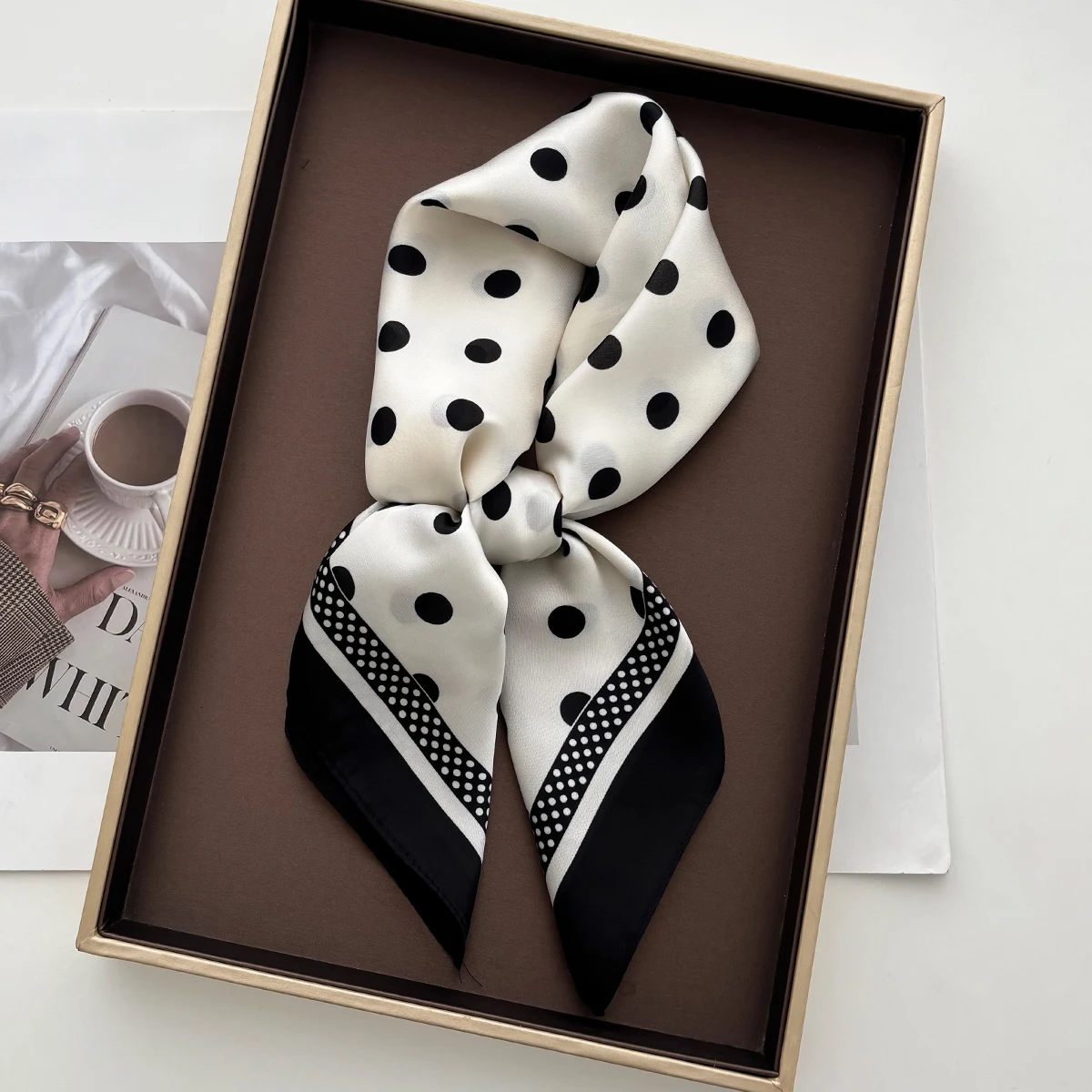 وشاح نسائي أنيق من الساتان الن - مراجعة Silk Scarf Square وسعره